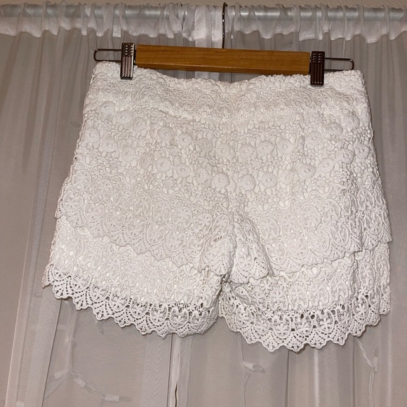 Ann Taylor Loft | White Riviera Crochet Shorts | Size 00 - Picture 4 of 6